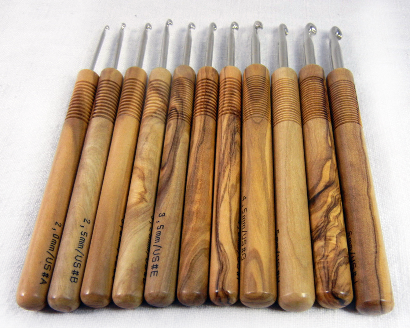 Крючки для вязания с фигурными ручками набор 8 шт цветные Вязальные спицы Крючок вязальный
