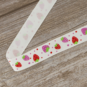 Лента репсовая на картонной мни-катушке  "Клубнички". Арт VR20.356