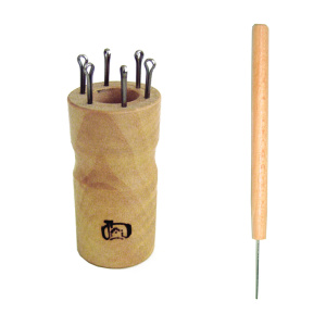 Куколка круглая на 6 крючка, для вязания шнура с иглой в комплекте. Арт 680-6                   