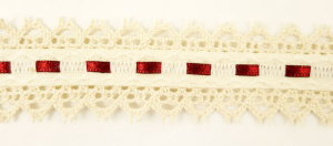 Тесьма декоративная, 30 мм, с двойным кружевом и атласной бордовой лентой, бежевая. Арт 13121/9