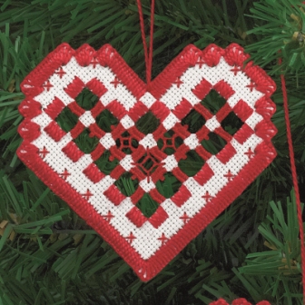 Набор для вышивания украшения на ёлку в технике хардангер "Красные серца" . Арт 01-5627