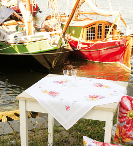 Набор для вышивания скатерти "Красочные цветы" . Арт PN-0156404