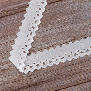 Вышитое шитье на батисте  IEMESA, 70 мм, длина 14 м, цвет белый. Арт I053/01