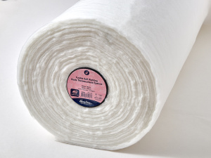 Ватин синтетический мягкий, термоклеевой, средней плотности, 135 г/см2, 90 см х 30 м. Арт HN640