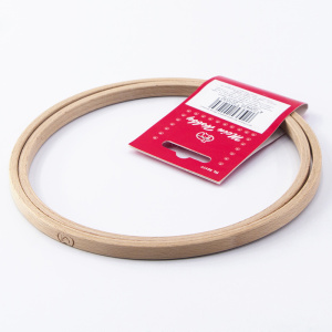 Пяльцы круглые без замка, высота обода 8 мм, диаметр 15,5 см. Арт 201-3                   