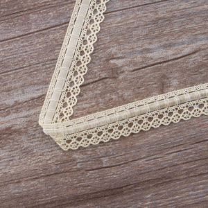 Мерсеризованное хлопковое кружево с бархатной лентой, 17 мм, цвет сливочный. Арт 2048/02
