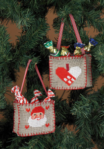 Набор для вышивания ёлочных украшений "Эльфы и сердца" . Арт 21-3247