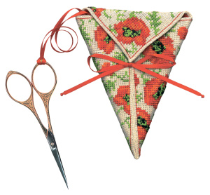 Набор для вышивания чехла для ножниц:"ÉTUI A CISEAUX COQUELICOTS" (Маки). Арт 3370