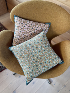 Набор для вышивания подушки "Цветочные мотивы". Арт 2027-3