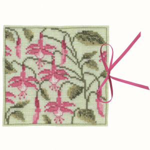 Набор для вышивания чехла для игл "Étui À Aiguilles Fuchsia" (Фуксии), 11 х 11 см. Арт 3472