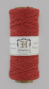 Шнур из пеньки HEMPTIQUE на катушке #20 - 1 мм, 62 ,5 м, 50 г. Арт HS20CO-RED50            
