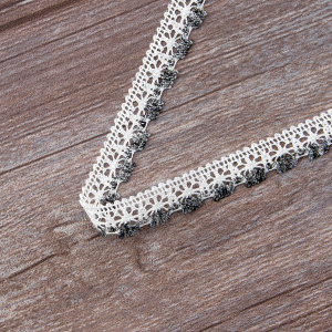 Мерсеризованное хлопковое кружево, 15 мм, цвет белый с темно-серым. Арт 3247/R7