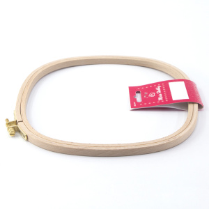 Пяльцы квадратные с замком, высота обода 9 мм, 20 х 20 см. Арт 202-2020                