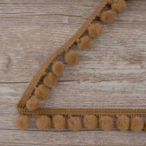 Тесьма с помпонами, диаметр 10 мм, цвет темно-бежевый. Арт PA-18-col.710