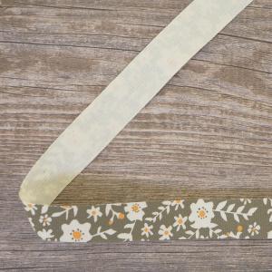 Лента хлопковая на картонной катушке "Цветы: коричневый с оранжевым". Арт VR15.7531