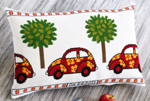 Набор для вышивания подушки "Красный фольксваген" . Арт 83-2382                 