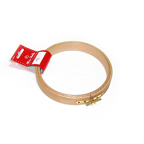 Пяльцы круглые с замком, высота обода 25 мм, диаметр 15,5 см. Арт 211-3                   