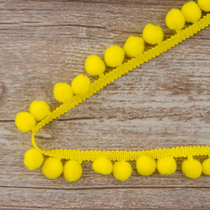 Тесьма с помпонами, диаметр 10 мм, цвет жёлтый. Арт PA-18-col.117