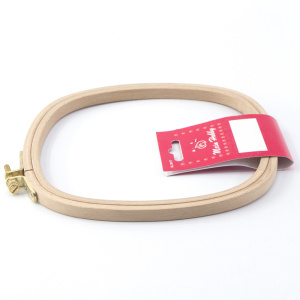 Пяльцы квадратные с замком, высота обода 9 мм, 15 х 15 см. Арт 202-1515                