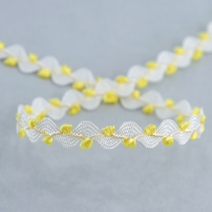 Тесьма PEGA тип вьюнчик, белый с желтым, 7 мм. Арт 841512221DA007