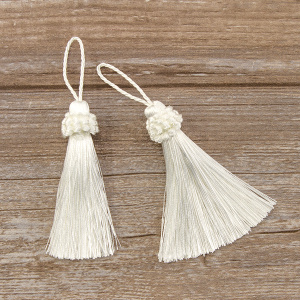 Кисть декоративная на шнуре, длина 95 мм, цвет белый. Арт KY - 06-col.PE - 57