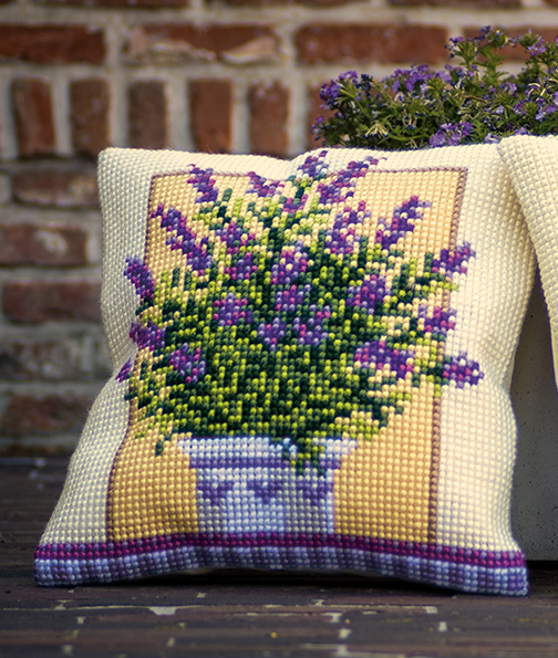 Набор для вышивания подушки "Лаванда в горшочке" . Арт PN-0172863