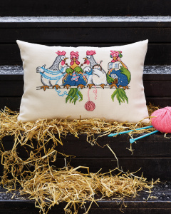 Набор для вышивания подушки "Вяжущие курочки". Арт 83-4303