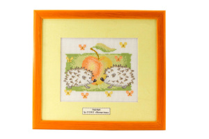 Вышитая картина "Яблочные ежики". Арт Модель 01.034.03