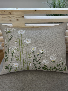 Набор для вышивания подушки "Дикие цветы". Арт 2045-1