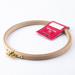 Пяльцы круглые с замком, высота обода 12 мм, диаметр 18,5 см. Арт 206-4                   