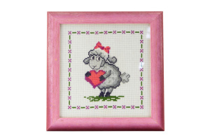 Вышитая картина "Влюбленная овечка". Арт Модель 01.029.02