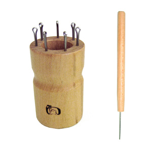 Куколка круглая на 7 крючка, для вязания шнура с иглой в комплекте. Арт 680-7                   