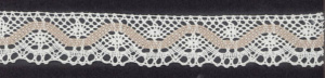 Мерсеризованное хлопковое кружево, 25 мм, цвет молочно-белый с бежевым. Арт 1287/76