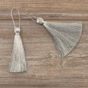 Кисть декоративная на шнуре, длина 100 мм, цвет серебряный. Арт KYL - 03-col.Silver