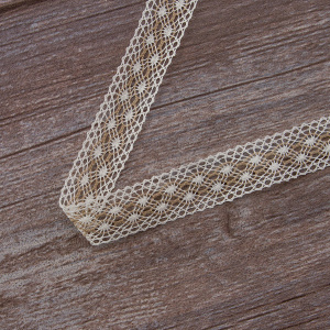 Мерсеризованное хлопковое кружево, 20 мм, цвет белый с бежевым. Арт 2020/Z1