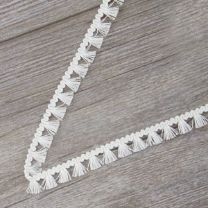 Тесьма декоративная, 16 мм, с бахромой, цвет белый. Арт 2204/01