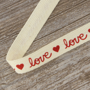 Лента хлопковая на картонной мини-катушке "Love & Hearts". Арт VR15.074