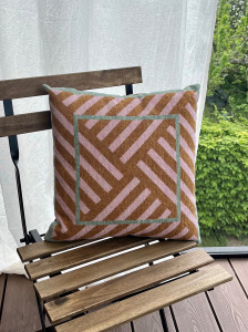 Набор для вышивания подушки "Цветочные мотивы". Арт 2027-2