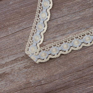 Мерсеризованное хлопковое кружево, 23 мм, цвет бежевый/сиреневый. Арт 3679/98