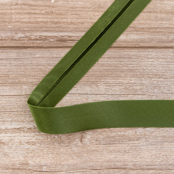 Косая бейка атласная 30 мм, 25 м, цвет 26, хаки темный. Арт 6260-30мм-26            