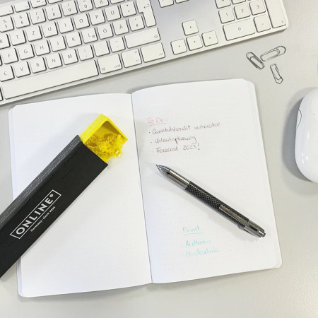 Ручка шариковая автоматическая, 4 цвета + сменные стержни, корпус карбоновый "Шахматка". Арт 70011