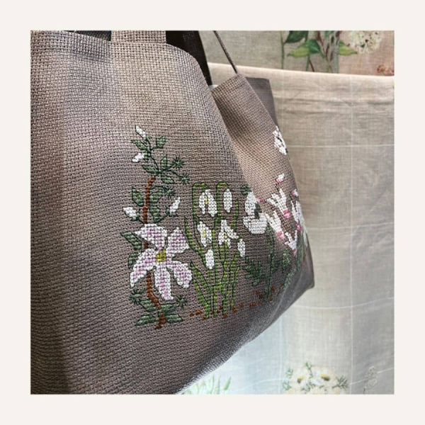 Набор для вышивания сумки "Handbag White Flowers" (Белые цветы), 42 х 27 х 9 см. Арт 8018
