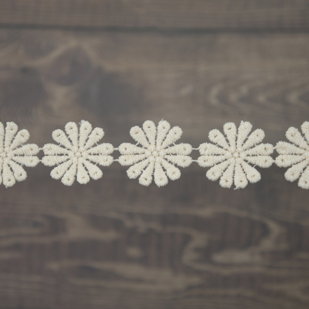 Кружево гипюр, 28 мм, цвет бежевый, 100% полиэстер, 3,5 м. Арт G-4988.371