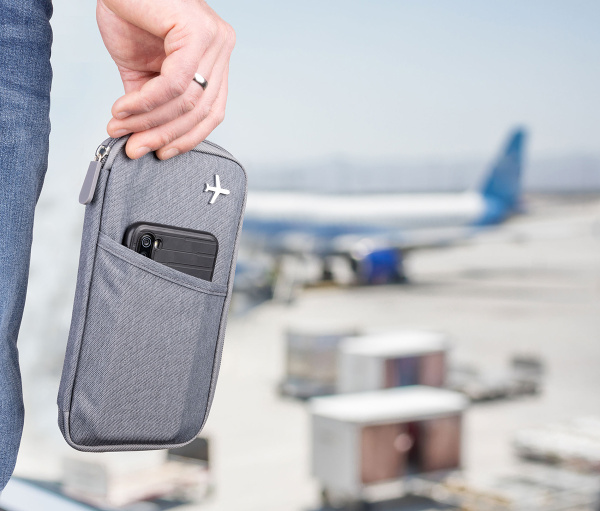 Кейс TROIKA для проездных документов, с защитой от мошенничества (для чипов RFID). Арт TRV20/GY