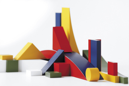 Конструктор BAUHAUS "Bauspiel" 14+, дизайн 1977 года, натуральное дерево, цветной, 22 детали. Арт 9412