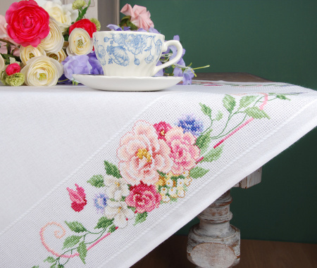 Набор для вышивания скатерти "Цветы и бабочки". Арт PN-0164423