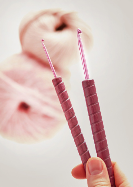 Крючок, вязальный с ручкой из древесины Амарант addiUnicorn Purpleheart №5,5, 16. Арт 597-2/5.5-16