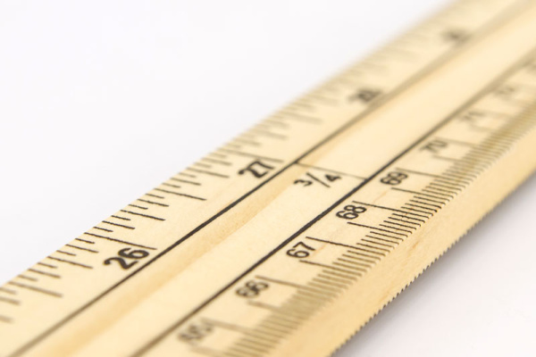 Метр деревянный бытовой с градацией в сантиметрах и дюймах. Арт NL4189/B                