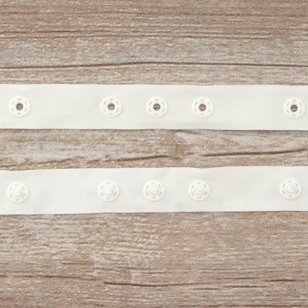 Тесьма пришивная с кнопками, 18 мм, 15 м, цвет 02 белый. Арт 4777-18мм-02