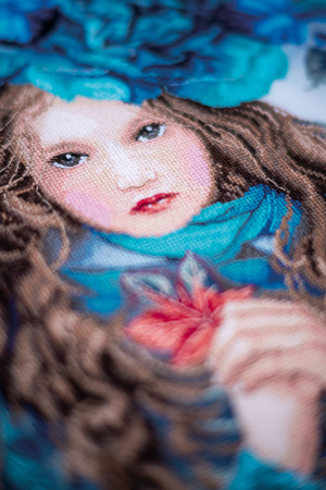 Набор для вышивания "Девушка с синими цветами". Арт PN-0188640